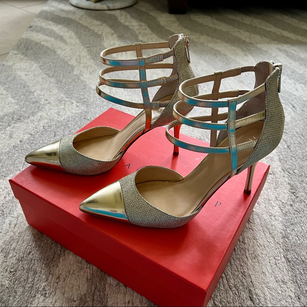 Ivanka Trump Dream Pointy Toe Pump in Glitter Gold Size 8.5